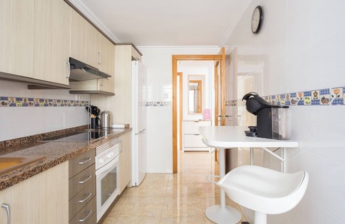 Daimuz Apartment | Apartment 'Daimuz Holidays' with Sea View, Balcony and Wi-Fi