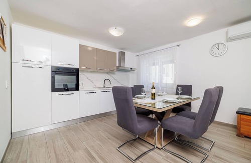 Veljun Primorski Apartment | Apartment Dijana (62512-A1) - Senj