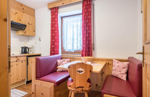 San Cassiano Apartment | Apartment "Dolomieu 29" with Mountain View, Wi-Fi & Balcony