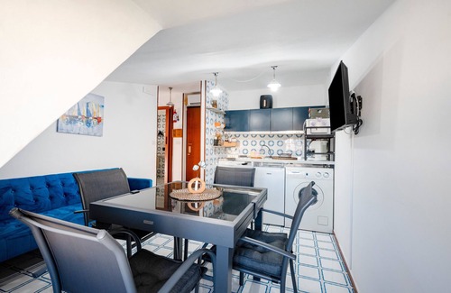 Municipio 1 Apartment | Apartment 'Due Passi' with Sea View, Wi-Fi and Air Conditioning