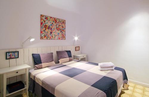 La Sagrada Familia Apartment | Apartment Eixample Dret Valencia - Cartagena by Interhome