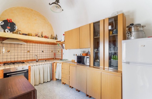 Matino Apartment | Apartment 'Elena Inn' with Private Terrace, Wi-Fi and Air Conditioning