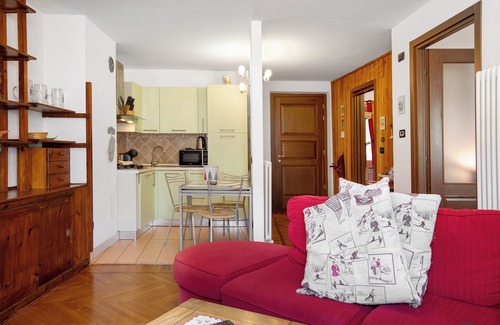 Aosta Apartment | Apartment 'Emilius' with Mountain View, Wi-Fi and Air Conditioning