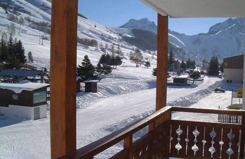 Les Deux Alpes Apartment | Apartment 'Eperon B3 21' with Mountain View, Balcony and Wi-Fi