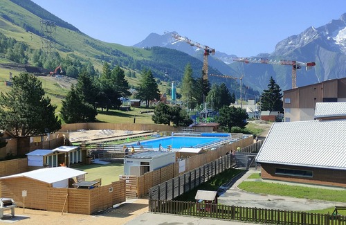 Les Deux Alpes Apartment | Apartment 'Eperon B3 21' with Mountain View, Balcony and Wi-Fi