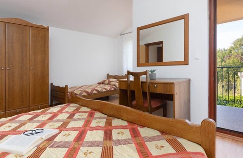 Cervar Apartment | Apartment for 5 persons with common pool 4,5 km from Poreč city center