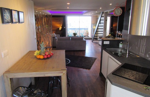 Concarneau Apartment | Apartment facing the walled city and its fishing port