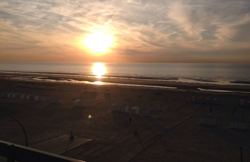 De Panne Apartment | Apartment facing the sea 3 bedrooms garage Rental from Sat16h to Sat11h