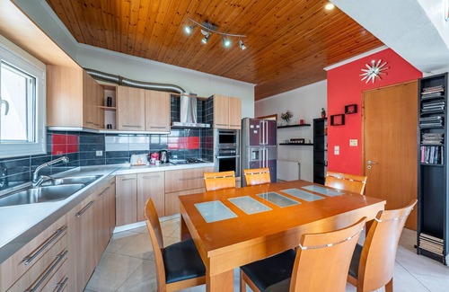 Kavos Apartment | Apartment 'Family Flat - 3 Bedrooms' with Wi-Fi and Air Conditioning