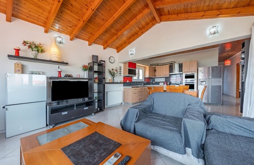 Kavos Apartment | Apartment 'Family Flat - 3 Bedrooms' with Wi-Fi and Air Conditioning