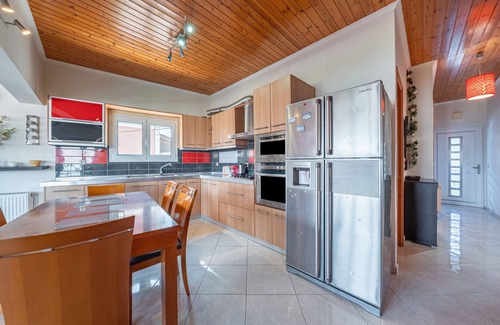 Kavos Apartment | Apartment 'Family Flat - 3 Bedrooms' with Wi-Fi and Air Conditioning