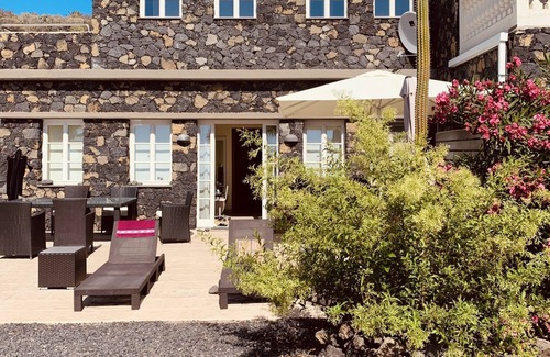 Los Llanos de Aridane Apartment | Apartment "Fenia" surrounded by natural lava fields with sea and mountain view