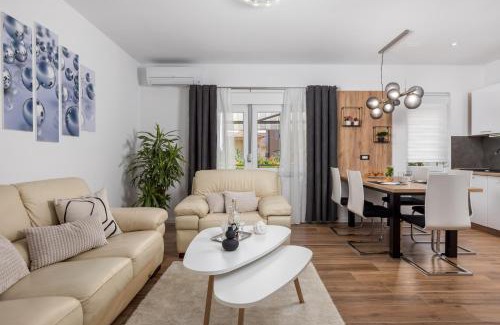 Cikovici Apartment | Apartment Flowers