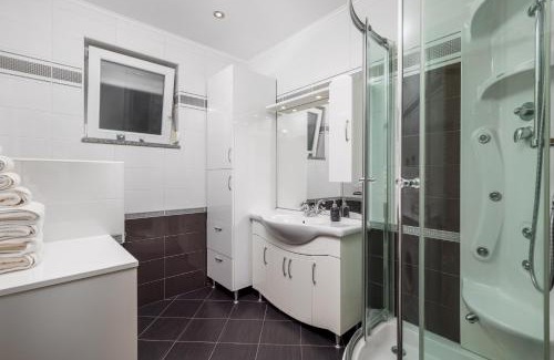 Cikovici Apartment | Apartment Flowers