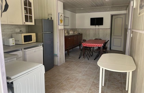 Esparron-de-Verdon Apartment | Apartment for 5 ppl, private lake access, pool