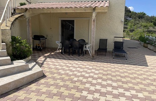 Esparron-de-Verdon Apartment | Apartment for 5 ppl, private lake access, pool