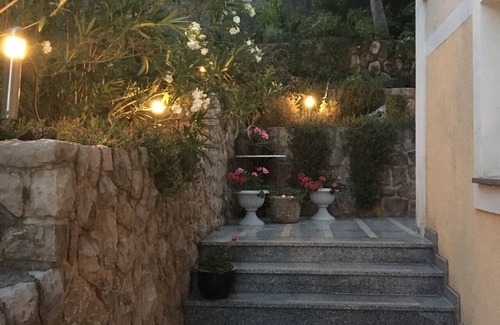 Njivice Apartment | Apartment for 2-3 people with great sea views and close to the beach