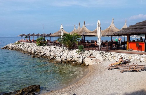 Njivice Apartment | Apartment for 2-3 people with great sea views and close to the beach