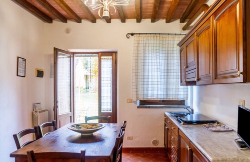 Magliano in Toscana Apartment | Apartment 'Formica' with Shared Pool, Wi-Fi and Air Conditioning