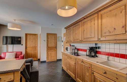 Chamonix City Centre Apartment | Apartment le Paradis 2 - Alpes Travel - Central Chamonix (sleeps 4-5)