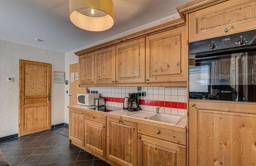 Chamonix City Centre Apartment | Apartment le Paradis 2 - Alpes Travel - Central Chamonix (sleeps 4-5)