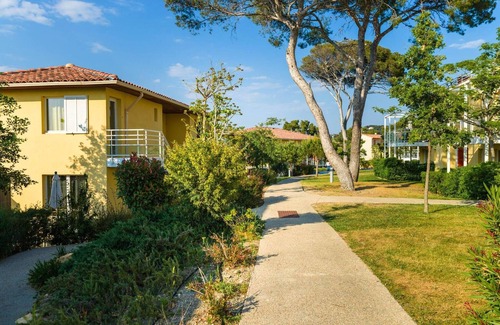 Le Brusc Apartment | Apartment with Terrace & Pool