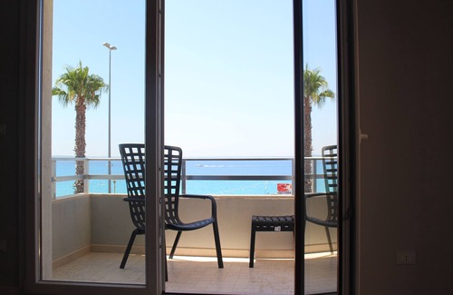 Gallipoli Apartment | Apartment 'Gallipoli Waterfront' with Sea View, Balcony and Air Conditioning