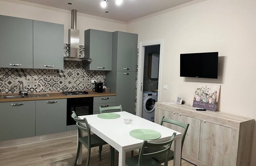 Fondi Apartment | Apartment 'Giardino Di Marianna in Fondi' with Shared Garden, Wi-Fi and Air Conditioning