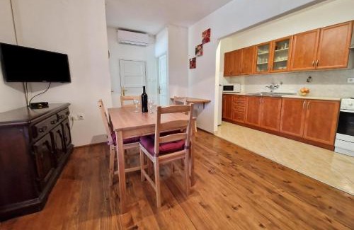 Golas Apartment | Apartment Gina