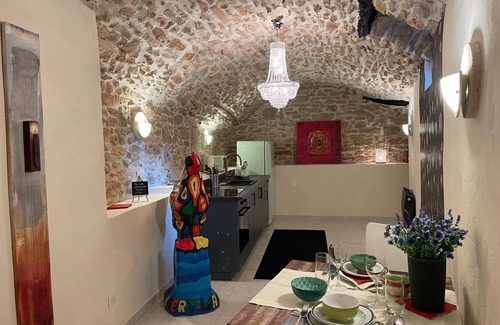 Barjac Apartment | Apartment 'Gite Vert - Paradis De Provence' with Shared Terrace and Wi-Fi