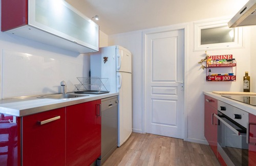 La Grande-Motte Apartment | Apartment 'Grand T2 Ensoleillé' with Wi-Fi and Air Conditioning