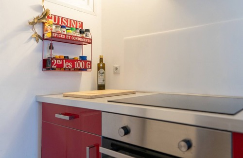 La Grande-Motte Apartment | Apartment 'Grand T2 Ensoleillé' with Wi-Fi and Air Conditioning