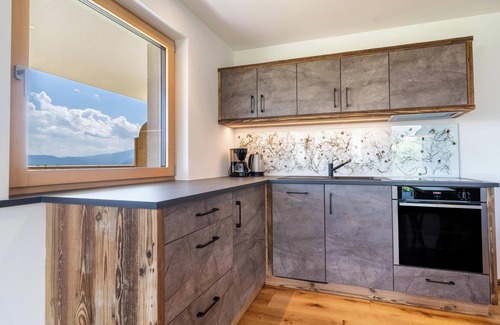 Verano Apartment | Apartment 'Haughof - Blumenwiese' with Mountain View, Wi-Fi & Balcony