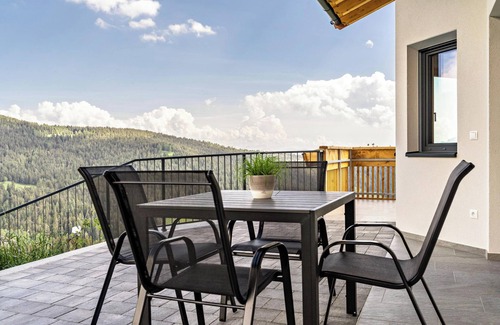 Verano Apartment | Apartment 'Haughof - Blumenwiese' with Mountain View, Wi-Fi & Balcony