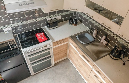 Box Cottage | Apartment Hole 18 3/4