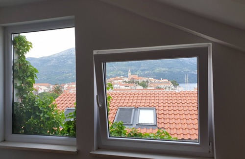 Cove Tri Zala (Zrnovo) House | Apartment Keti spacious apartment in the center of Korcula town with sea view