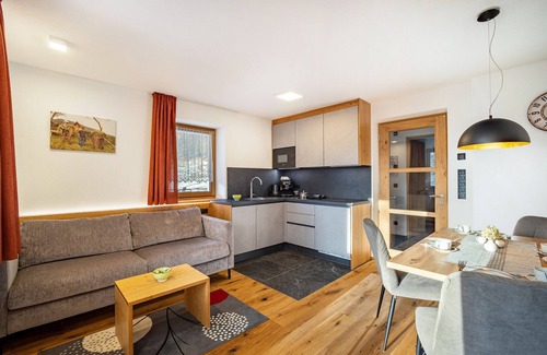 Acereto Apartment | Apartment 'Hubertus - Sonnklar' with Mountain View, Private Terrace and Wi-Fi