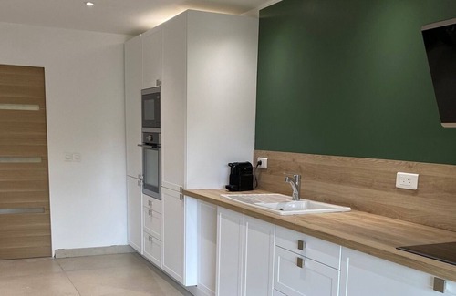 Les Pennes-Mirabeau House | Apartment in villa not overlooked