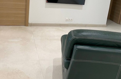 Les Pennes-Mirabeau House | Apartment in villa not overlooked