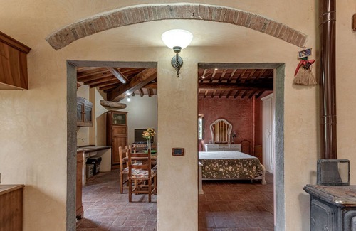 Pozzale House | Apartment "Il Sopra" with Shared Garden & Wi-Fi