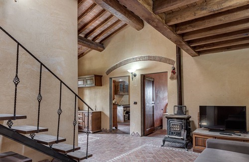 Pozzale House | Apartment "Il Sopra" with Shared Garden & Wi-Fi