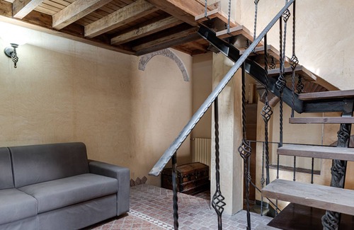 Pozzale House | Apartment "Il Sopra" with Shared Garden & Wi-Fi