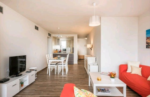 Torremolinos Apartment | Apartment in 1 line of beach. Spacious, bright. Wifi, swimming pools, paddle tennis