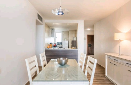 Torremolinos Apartment | Apartment in 1 line of beach. Spacious, bright. Wifi, swimming pools, paddle tennis