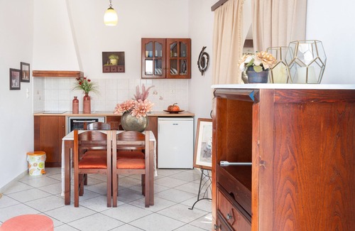 Agios Prokopios Apartment | Apartment In A Hotel 'Sun Rock Boutique - Villa Pansy' with Private Terrace and Air Conditioning