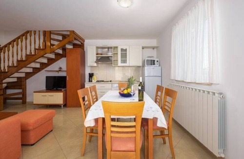 Basanija Apartment | Apartment in Bašanija with Terrace, Air condition, WIFI, Dishwasher (113-4)