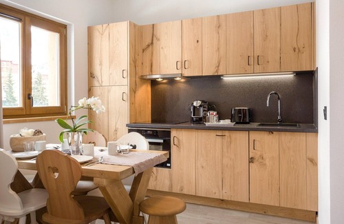 Beaufort Apartment | Apartment in Beaufort with Spa & Heated Pool