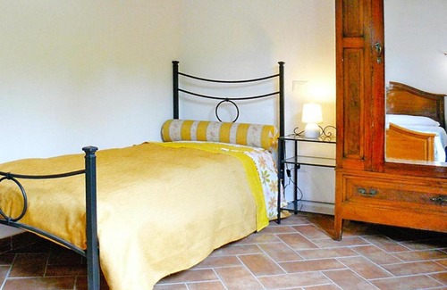 Bolsena Apartment | Apartment in Bolsena with communal pool