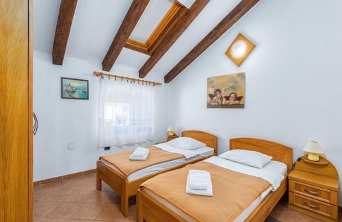 Cres Apartment | Apartment in Cres near Old Town & Beach