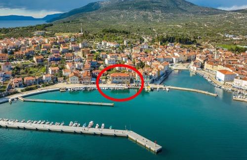 Cres Apartment | Apartment in Cres with Sea View and Old Town